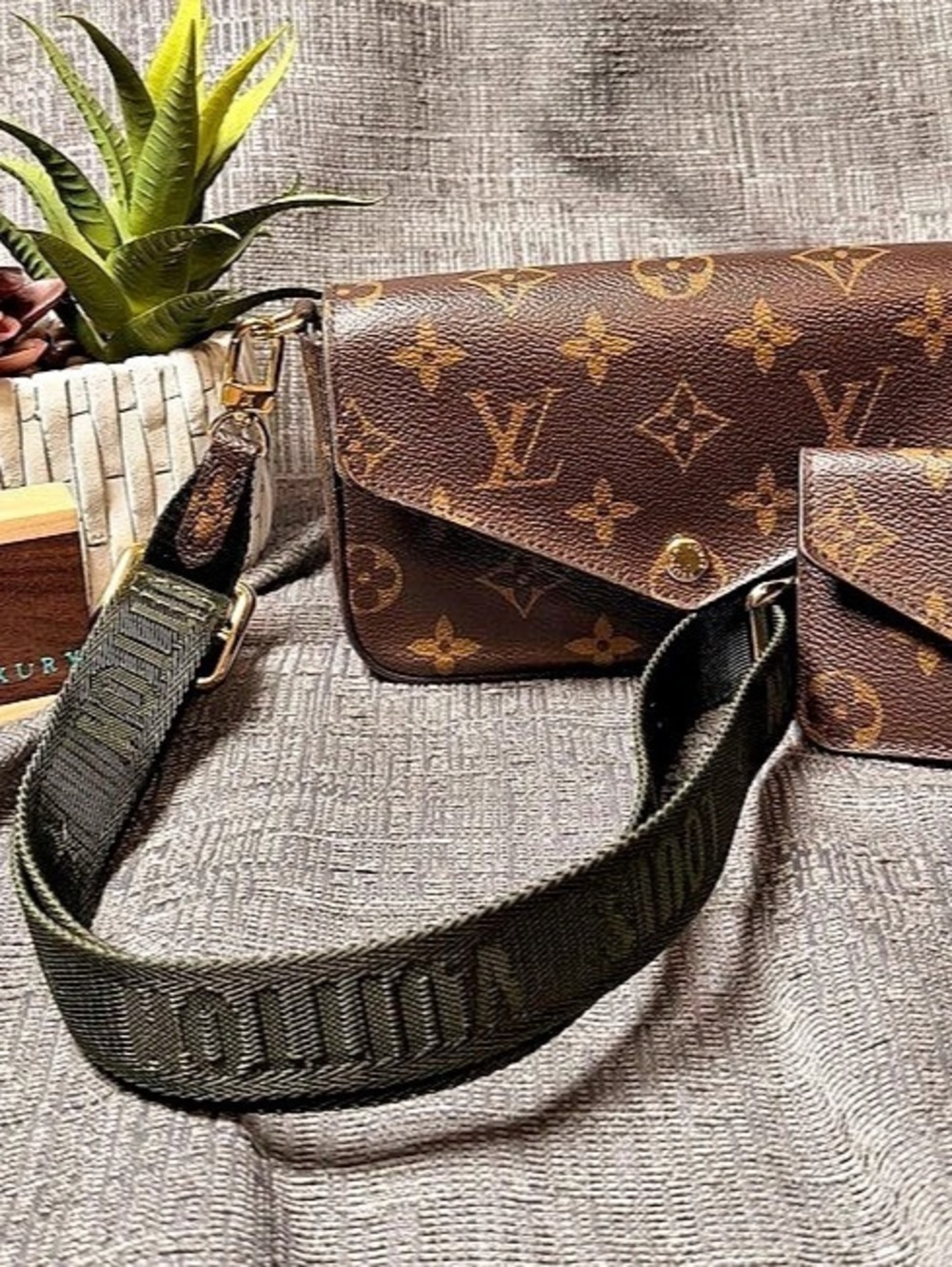Louis Vuitton Felicie Strap and Go with dustbag and COA